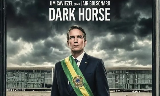 Flávio Bolsonaro divulga trailer de ‘Dark Horse’ sobre Jair Bolsonaro