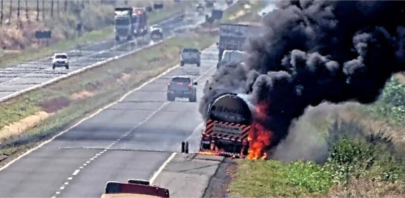 Incêndio atinge carreta-tanque na BR-163 e assusta motoristas
