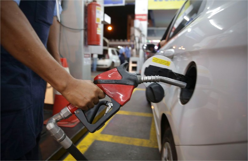 Governo cria subsídio de até R$ 0,89 para segurar preço da gasolina