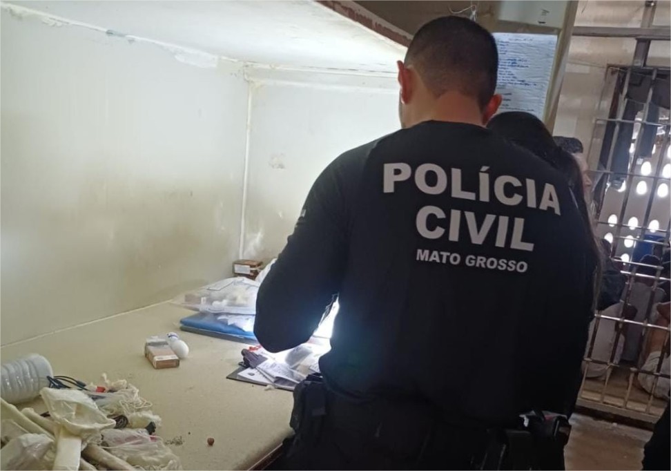 Polícia cumpre mandados contra suspeitos de exaltar facção criminosa nas redes sociais