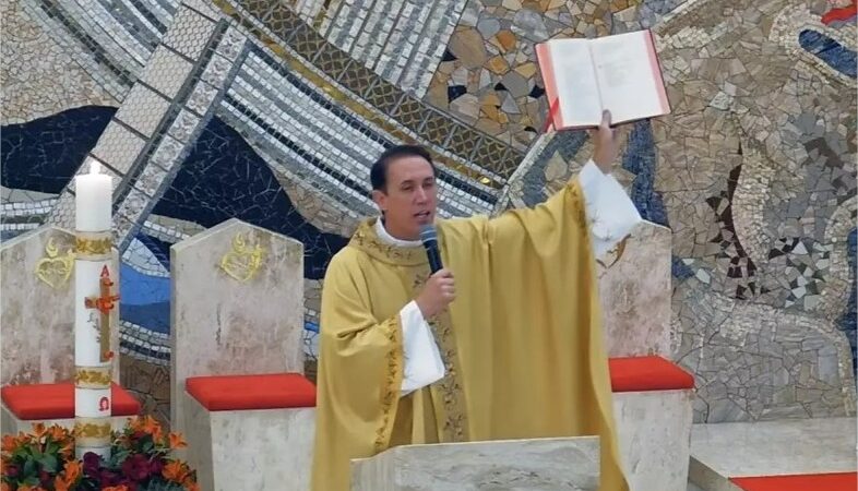 Padre viraliza após chamar fiéis de ‘vadios e preguiçosos’ durante missa; vídeo
