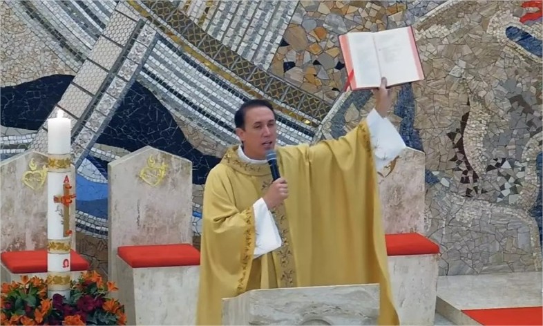 Padre viraliza após chamar fiéis de ‘vadios e preguiçosos’ durante missa; vídeo