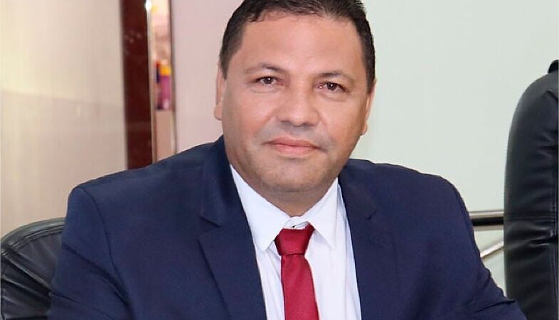 Prefeito é indiciado por liderar grupo armado que torturou moradores para tomar terras