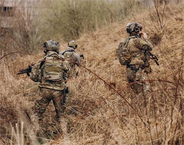 CV financia envio de criminosos para guerra entre Rússia e Ucrânia, aponta inteligência do Rio