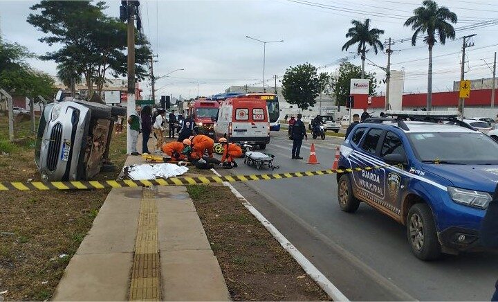 Vídeo: Colisão envolvendo quatro veículos deixa mulher morta e idosa ferida na Avenida da FEB (imagens fortes)