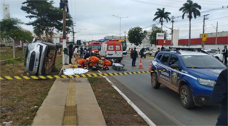 Vídeo: Colisão envolvendo quatro veículos deixa mulher morta e idosa ferida na Avenida da FEB (imagens fortes)