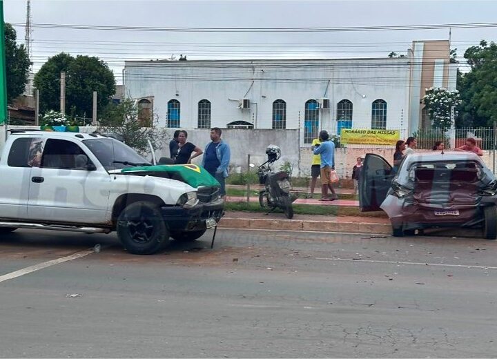 Onix salva pedestres de atropelamento e fica destruído após ser atingido por caminhonete em Cuiabá