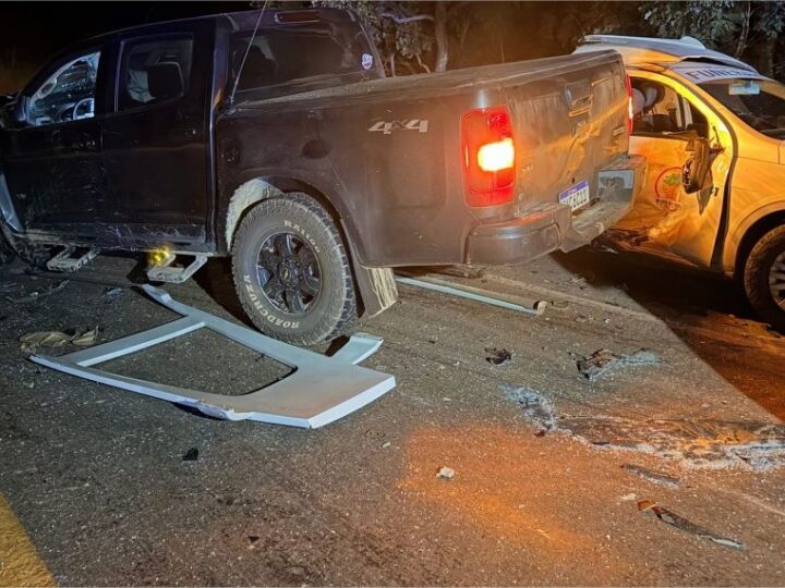 Homem morre em colisão entre carro funerário e caminhonete em MT