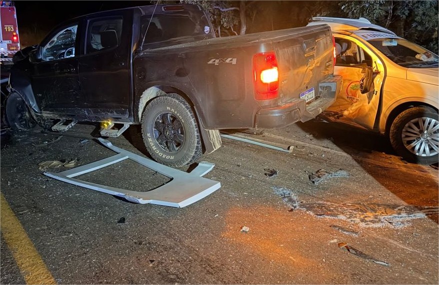 Homem morre em colisão entre carro funerário e caminhonete em MT