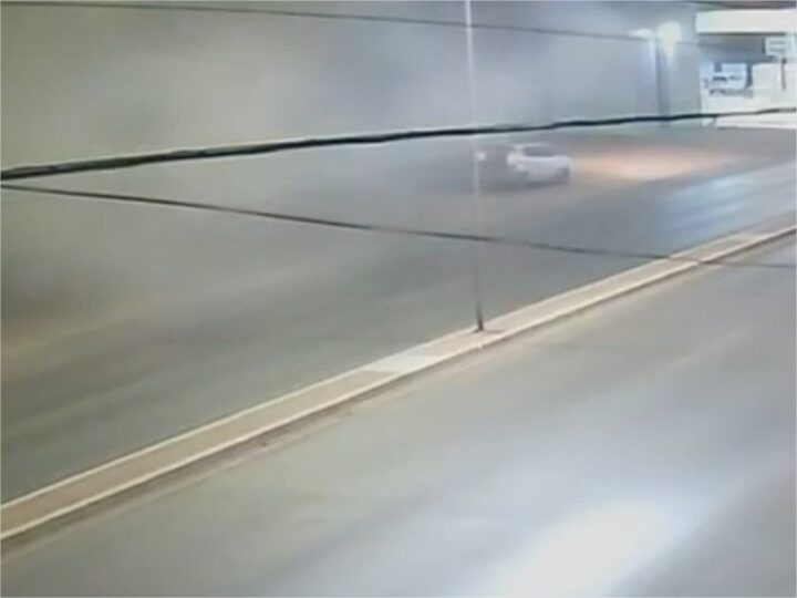 Vídeo mostra carro deixando depósito da Educação em VG durante incêndio