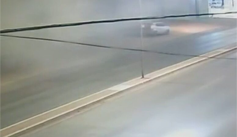 Vídeo mostra carro deixando depósito da Educação em VG durante incêndio