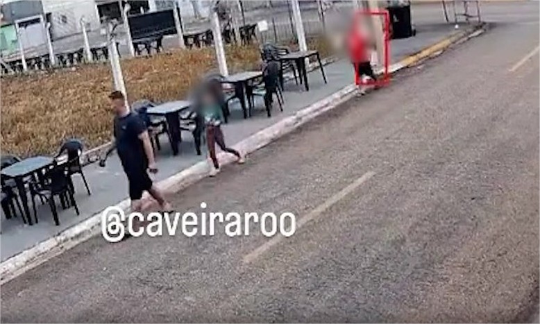 Vídeo mostra dono de espetinho sendo esfaqueado em briga por som alto