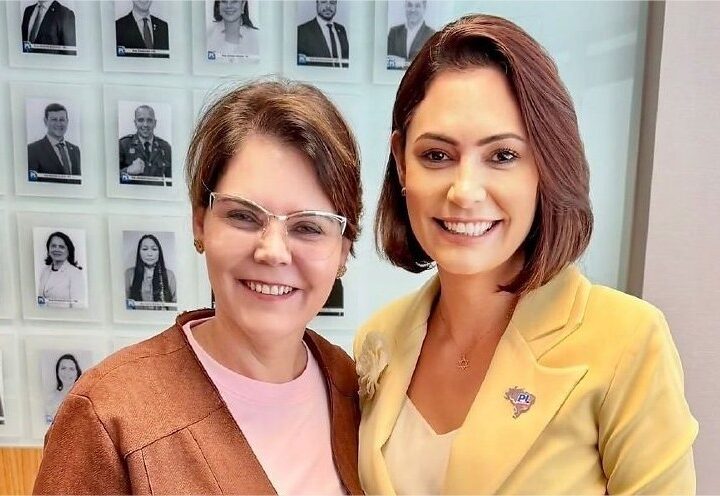 Michelle Bolsonaro manifesta apoio a Coronel Fernanda após ameaça de morte