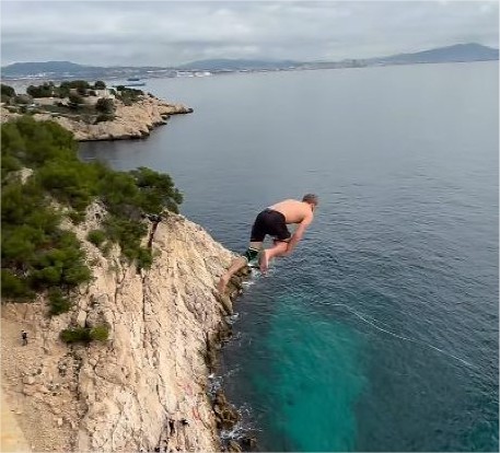 Influenciador que realizava saltos radicais sofre lesão grave e tem dificuldade para andar