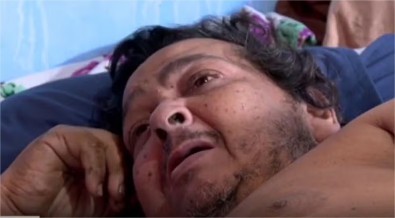 Há 20 dias acamado em oficina, homem com mais de 200 kg espera atendimento médico em Cuiabá