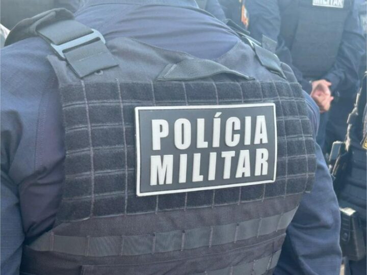 Mulher é presa por esfaquear o próprio irmão no pescoço