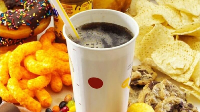 Refrigerante, doce e ultraprocessados serão banidos das cantinas de escolas estaduais em MT
