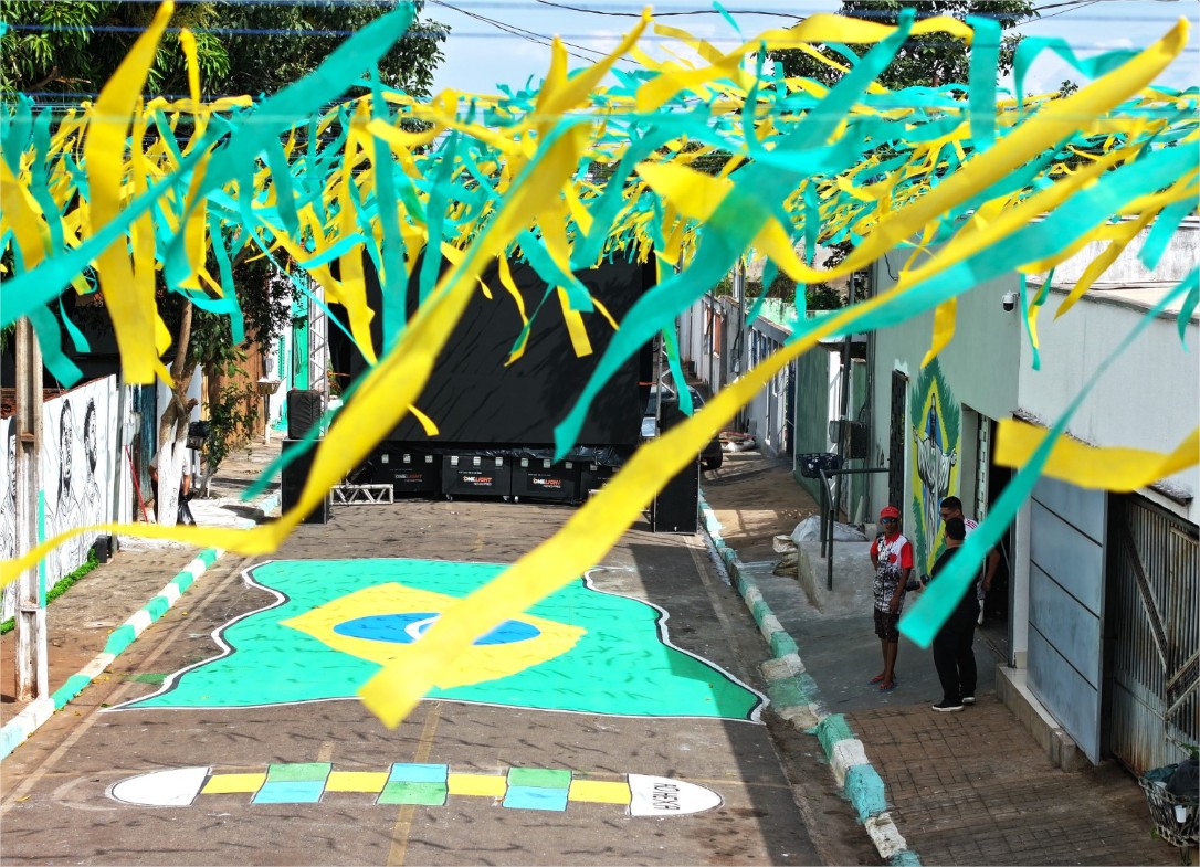 Campanha que instala telões para os jogos da Copa em ruas decoradas abre nova votação em Cuiabá