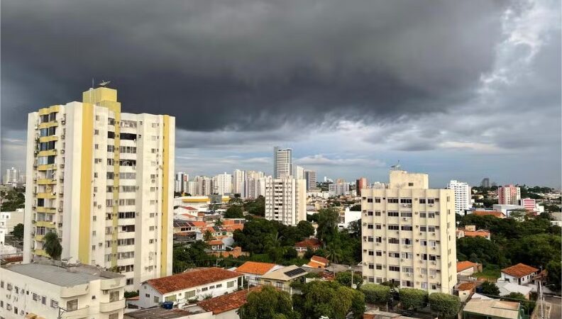 Cuiabá e outros 63 municípios entram em alerta para chuvas intensas, ventos fortes e granizo; veja orientações