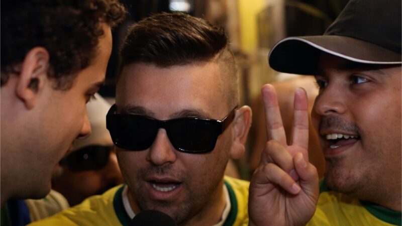 Torcedor pede ‘Brasil Campeão e Flávio Bolsonaro eleito’ ao vivo na Globo e viraliza