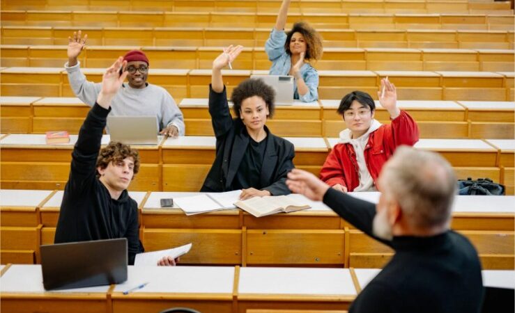 Por que nossos jovens perdem a fé nas universidades?