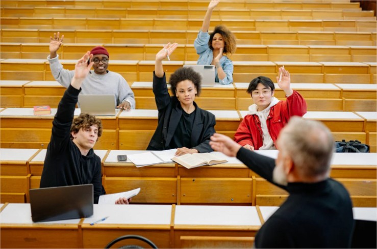 Por que nossos jovens perdem a fé nas universidades?