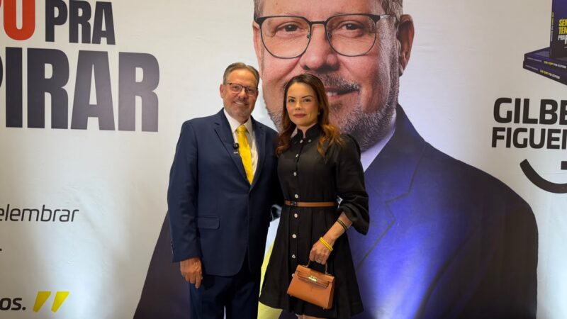Virginia Mendes relembra perdas da pandemia durante lançamento de livro de Gilberto Figueiredo
