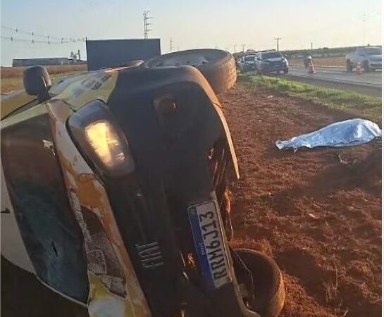 Homem morre após batida entre bicicleta elétrica e Fiorino na BR-364