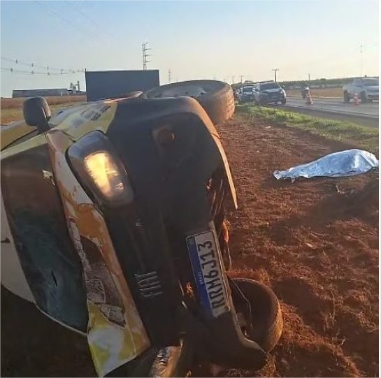Homem morre após batida entre bicicleta elétrica e Fiorino na BR-364