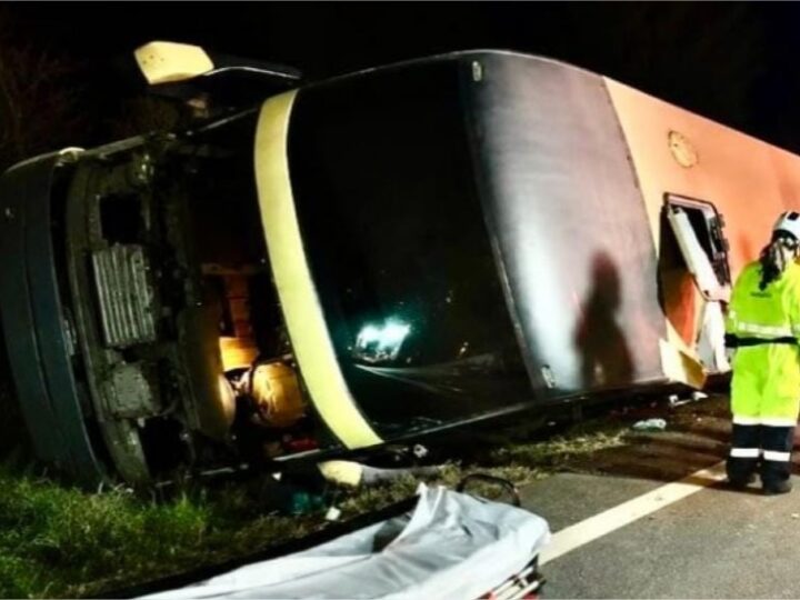 Motorista perde controle, tomba ônibus com 36 passageiros e deixa nove feridos em MT