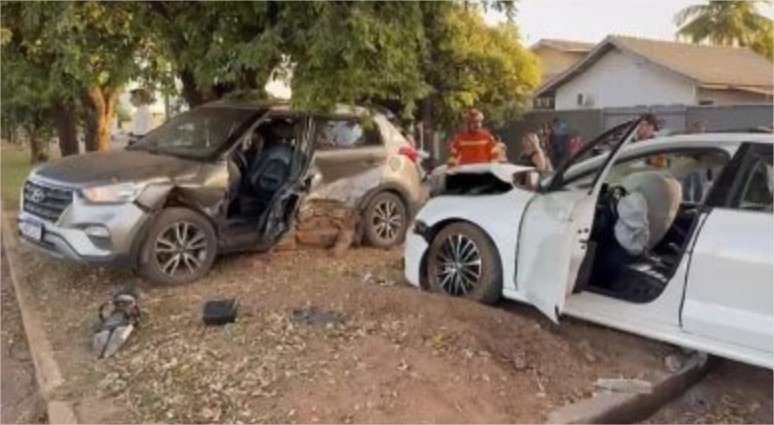 Acidente entre Creta e Jetta deixa mãe e filha presa nas ferragens em MT