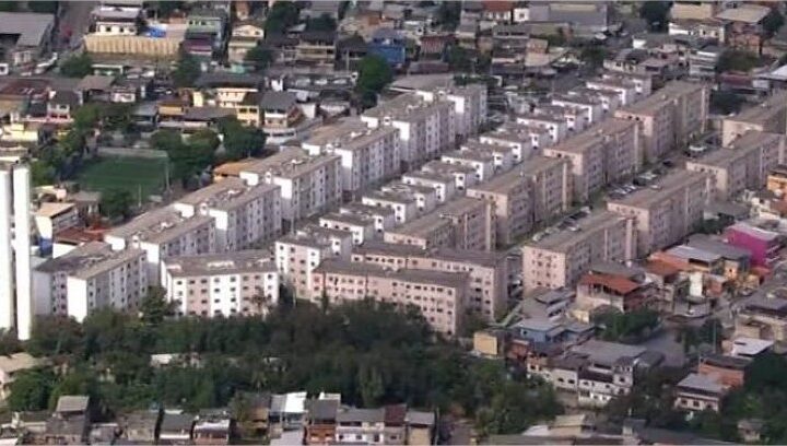 Comando Vermelho invade condomínios e exige pagamento mensal dos moradores