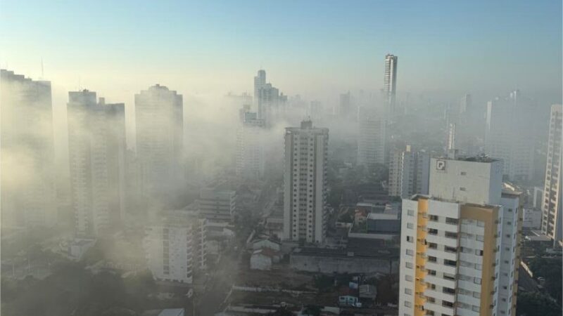 Cuiabá amanhece coberta por neblina e registra cenário cinematográfico; veja imagens