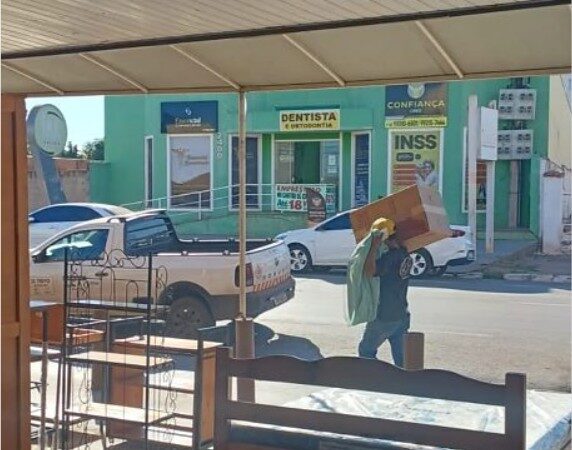 Homem faz o ‘frete’ do furto nas costas e acaba preso em VG; veja vídeo