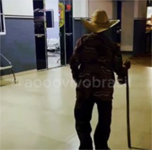 Idoso de 90 anos usa bengala para ‘rufar’ na esposa da mesma idade em MT