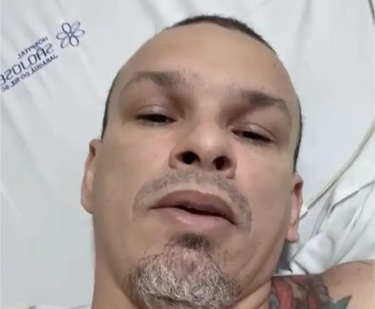 Jornalista é esfaqueado três vezes ao defender esposa e bebê de ataque; vídeo