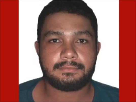 Suspeito de matar esposa em MT se entrega à polícia e é preso após dois dias foragido