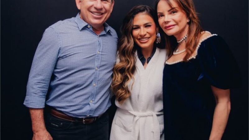 ‘É prima!’: Encontro de Virginia e Mauro Mendes com Simone Mendes rende brincadeira nos bastidores da Expoagro