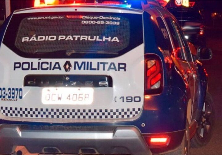 Mulher é flagrada dirigindo bêbada e polícia encontra crianças abandonadas em casa