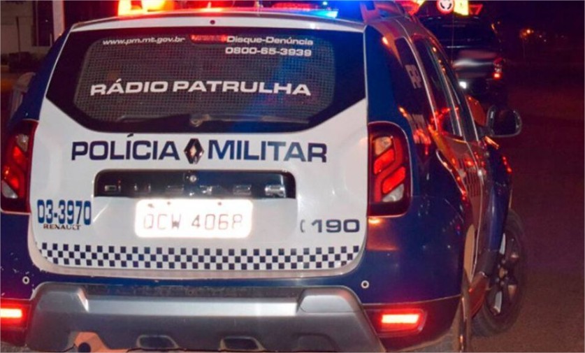Mulher é flagrada dirigindo bêbada e polícia encontra crianças abandonadas em casa
