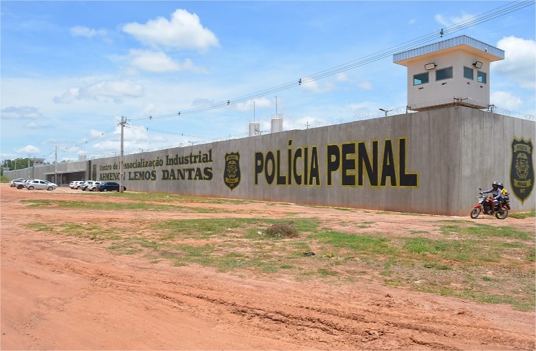 Três detentos serram grades e tentam fugir de presídio em Várzea Grande