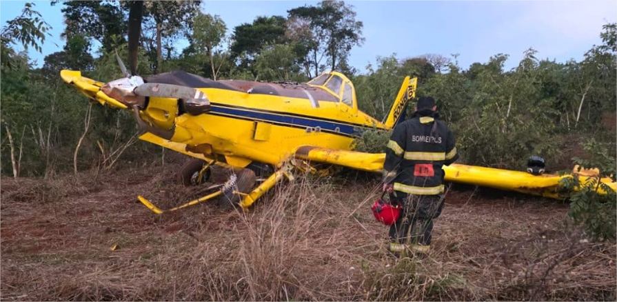 Avião cai em área de mata e piloto é hospitalizado em Mato Grosso