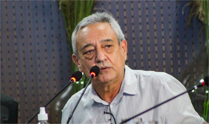 Secretário pede ‘licença para não infartar’ e critica trens do VLT parados há mais de 10 anos
